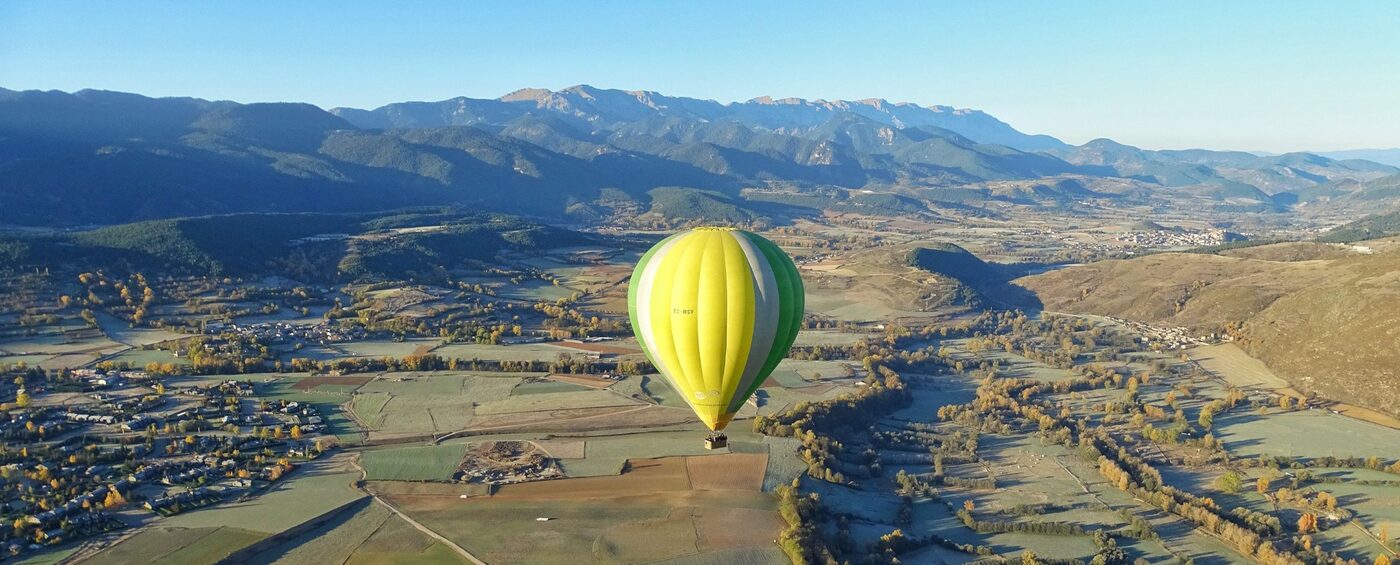 Globus aerostàtic sobre la vall de la Cerdanya