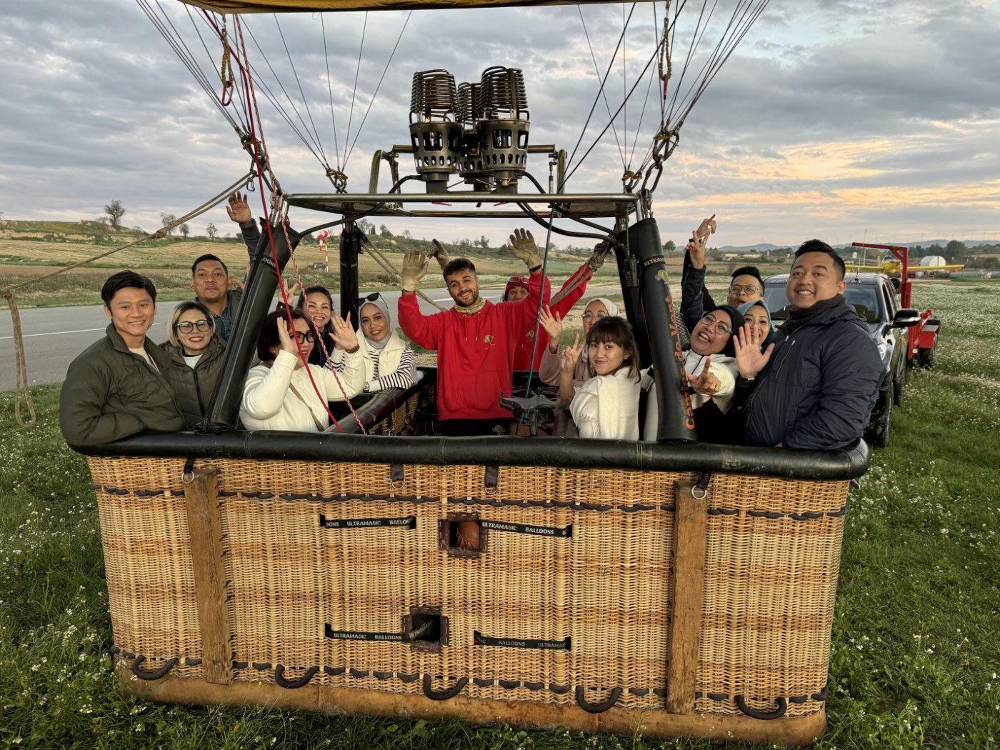 team building hot air balloon barcelona